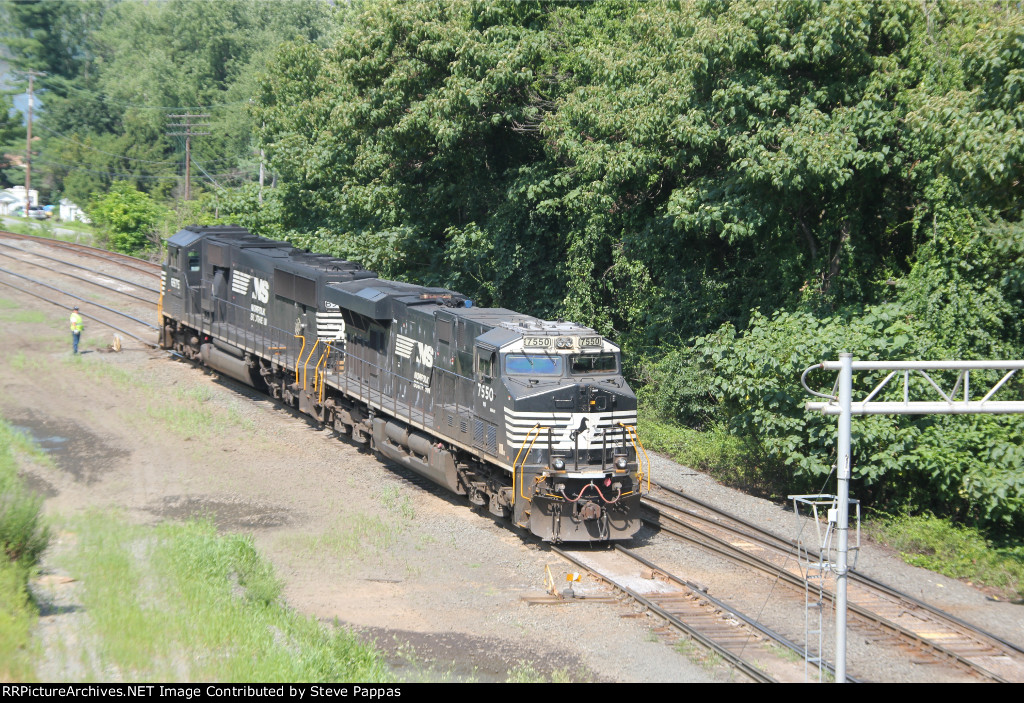 NS 7550 and 6975 picking up their train, 27T